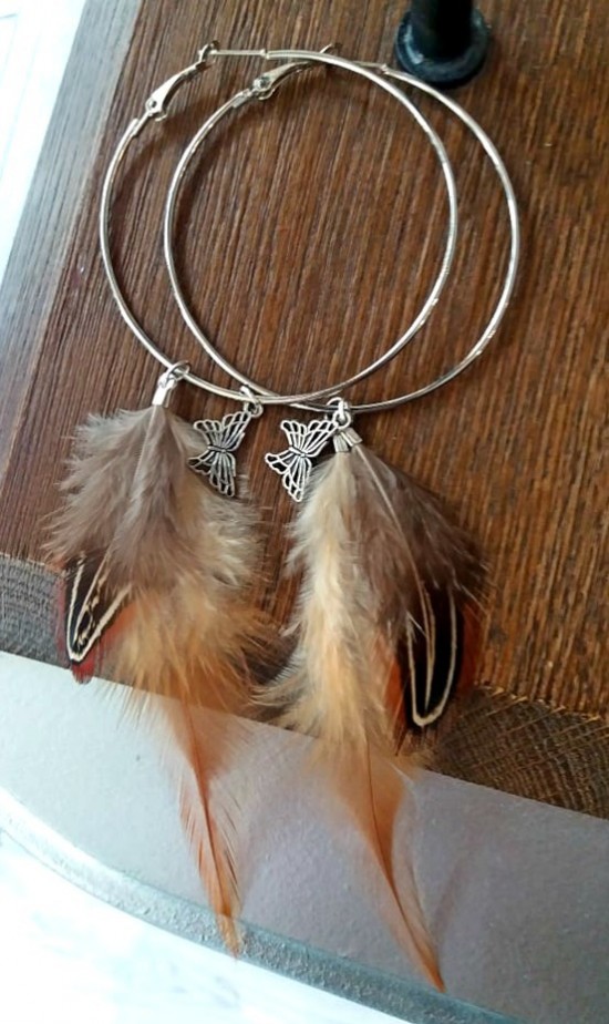 Boho hippie oorbellen oorringen met beige veren ibiza