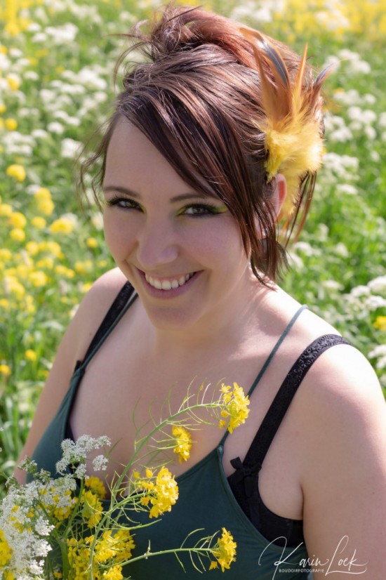 Boho hippie oorhaak earcuff met gele veren ibiza 3