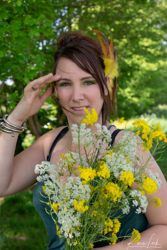 Boho hippie oorhaak earcuff met gele veren ibiza 4