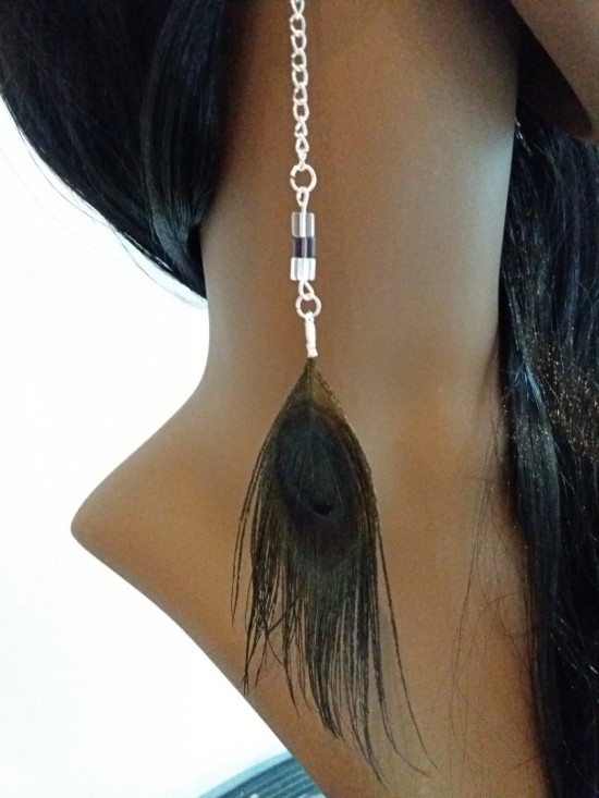 Boho hippie oorhaak earcuff met zwart wit veren ibiza 3