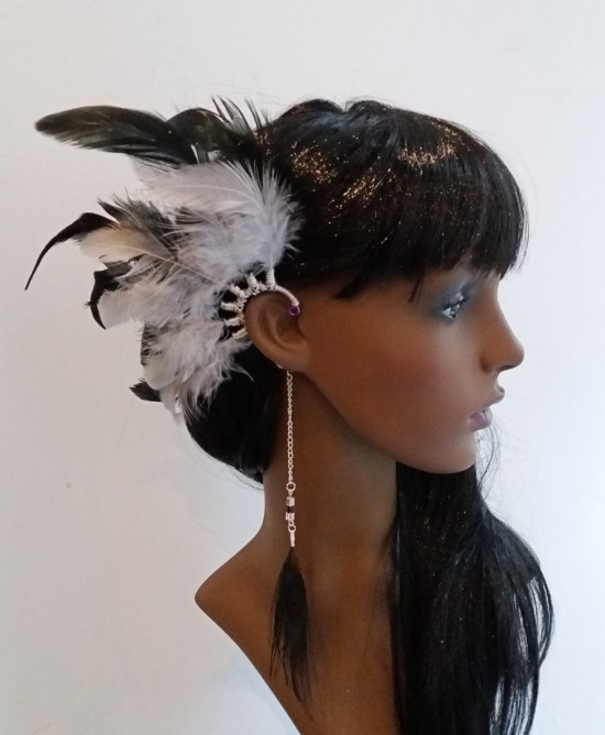 Boho hippie oorhaak earcuff met zwart wit veren ibiza