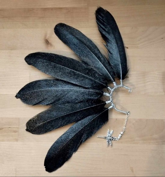 Dragonfy handmade feather earcuff festival accessories ayshas feathers handgemaakte festival accessoires veren oorhaak black 2