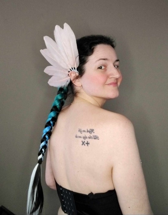 Dragonfy handmade feather earcuff festival accessories ayshas feathers handgemaakte festival accessoires veren oorhaak