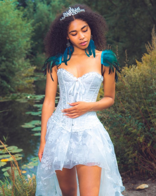 Handgemaakt veren harnas met oorbellen saga handmade feather harness 3