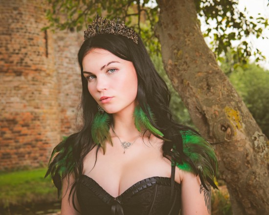 Handgemaakt veren harnas met oorbellen saga handmade feather harness