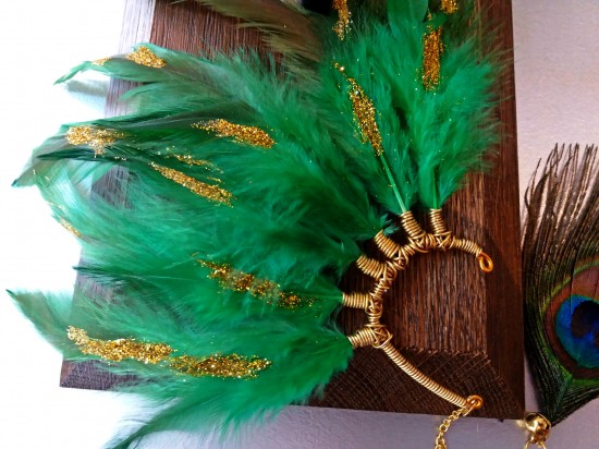 Handgemaakte boho hippie oorhaak met groene veren earcuff tinkerbell ibiza style 2