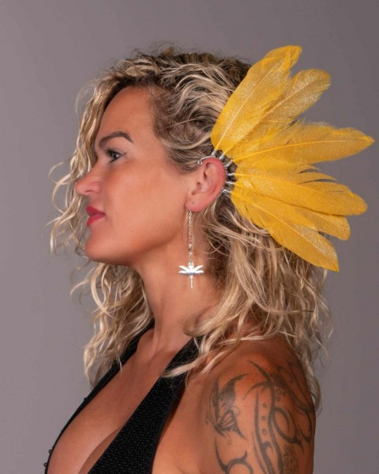 Handgemaakte veren oorhaak dragonfly roze handmade feather earcuff festival accessories ibiza style geel 2