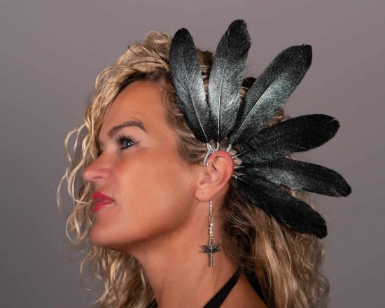 Handgemaakte veren oorhaak dragonfly zwart handmade feather earcuff festival accessories ibiza style 2