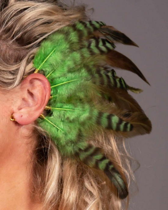 Handgemaakte veren oorhaak groen gestreept handmade feather earcuff festival accessories 2