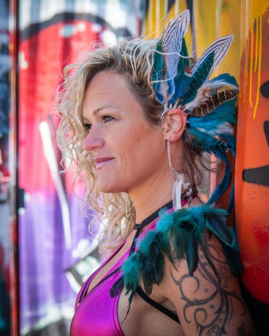 Luxe handgemaakte boho hippie oorhaak metveren type paint the sky handmade feather ear cuff earcuff