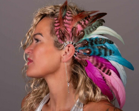 Luxe handgemaakte veren oorhaak mc unicorn handmade feather earcuff festival accessories ibiza style