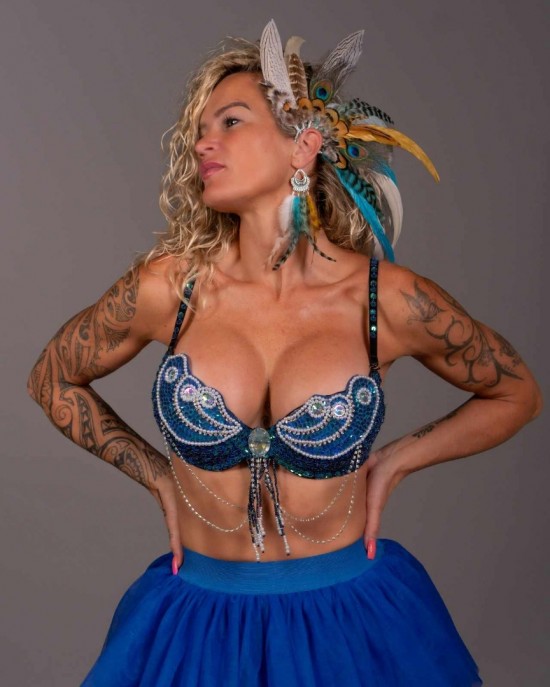 Luxe handgemaakte veren oorhaak summer on you sam feldt handmade feather earcuff festival accessories ibiza style 3