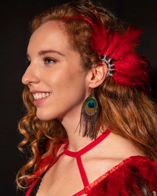 Mooie handgemaakte boho hippie oorhaak met veren type aurora