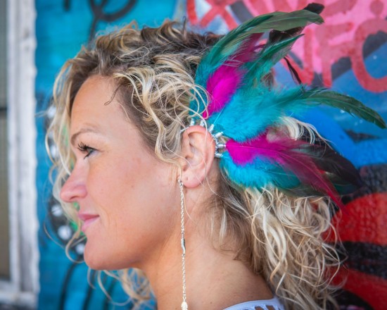 Mooie handgemaakte boho hippie oorhaak met veren typesong of mermaids handmade earcuff